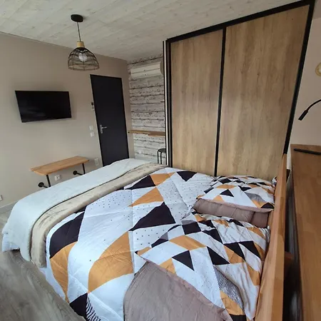 Independant Ty-oustal Apartment