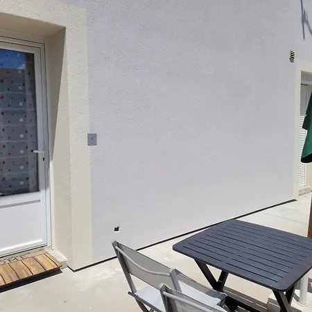 Independant Ty-oustal * Millau