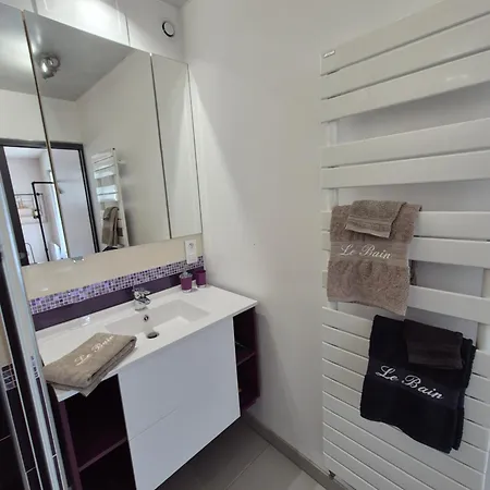 Independant Ty-oustal Millau